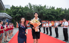 明星帶路|盧東旭探秘校園黑科技，直擊新華硬實力！