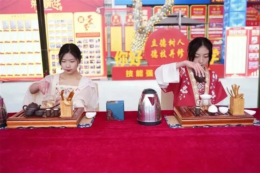 新華電腦教育春季開學熱 | 非遺進校園，國潮范十足！