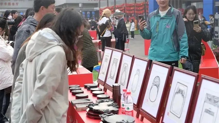 新華電腦教育春季開學熱 | 非遺進校園，國潮范十足！