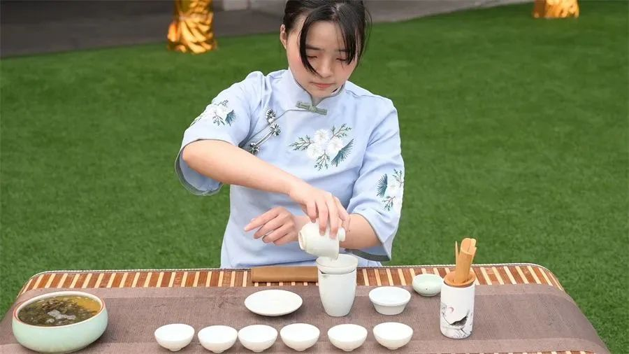 新華電腦教育春季開學熱 | 非遺進校園，國潮范十足！